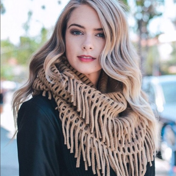 ‼️PRICE DROP TODAY‼️NEW✨Infinity fringe Scarf✨ - Picture 4 of 4